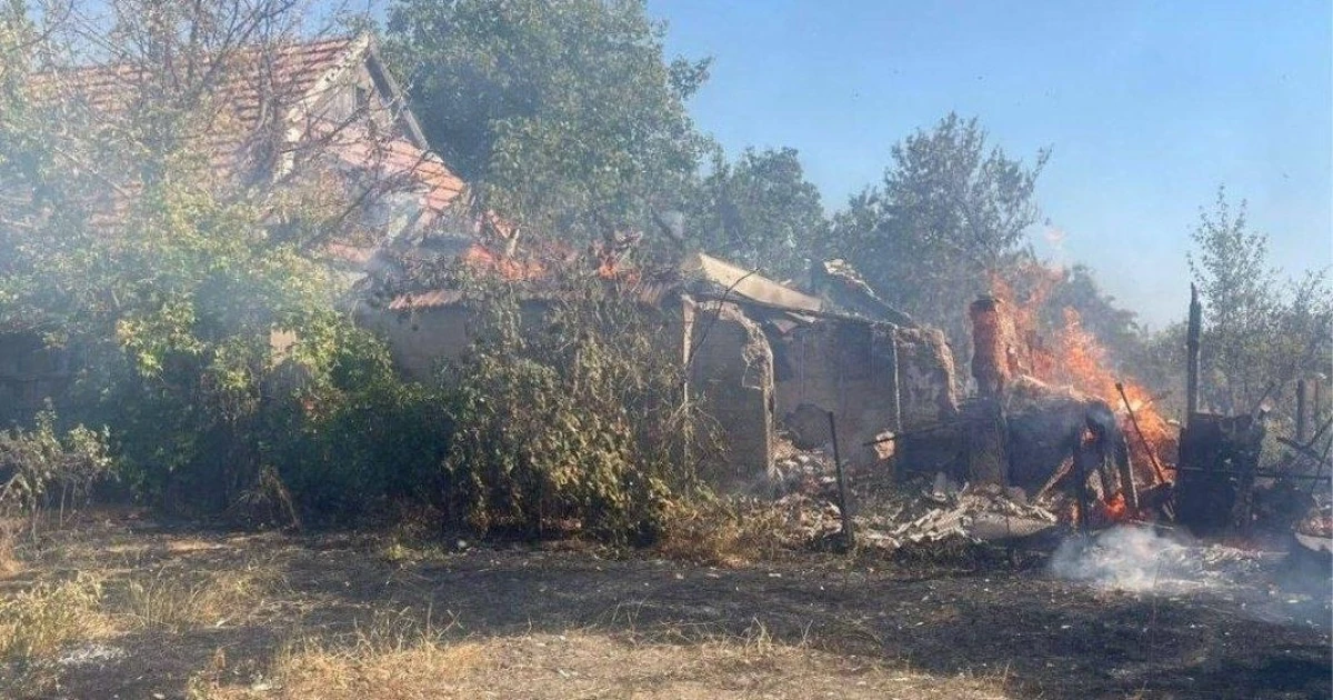 Українські зенітні ракетні війська та мобільні вогневі групи Сил оборони України під час відбиття повітряного нападу вночі