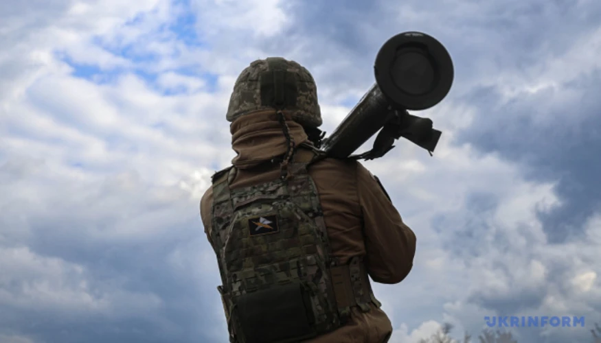 Українські сили протиповітряної оборони під час відбиття нічної атаки ударних безпілотників (ілюстративне фото)